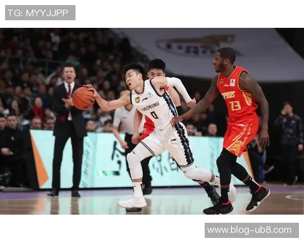 辽宁男篮足球双雄齐聚赛场展现激情与实力的巅峰对决